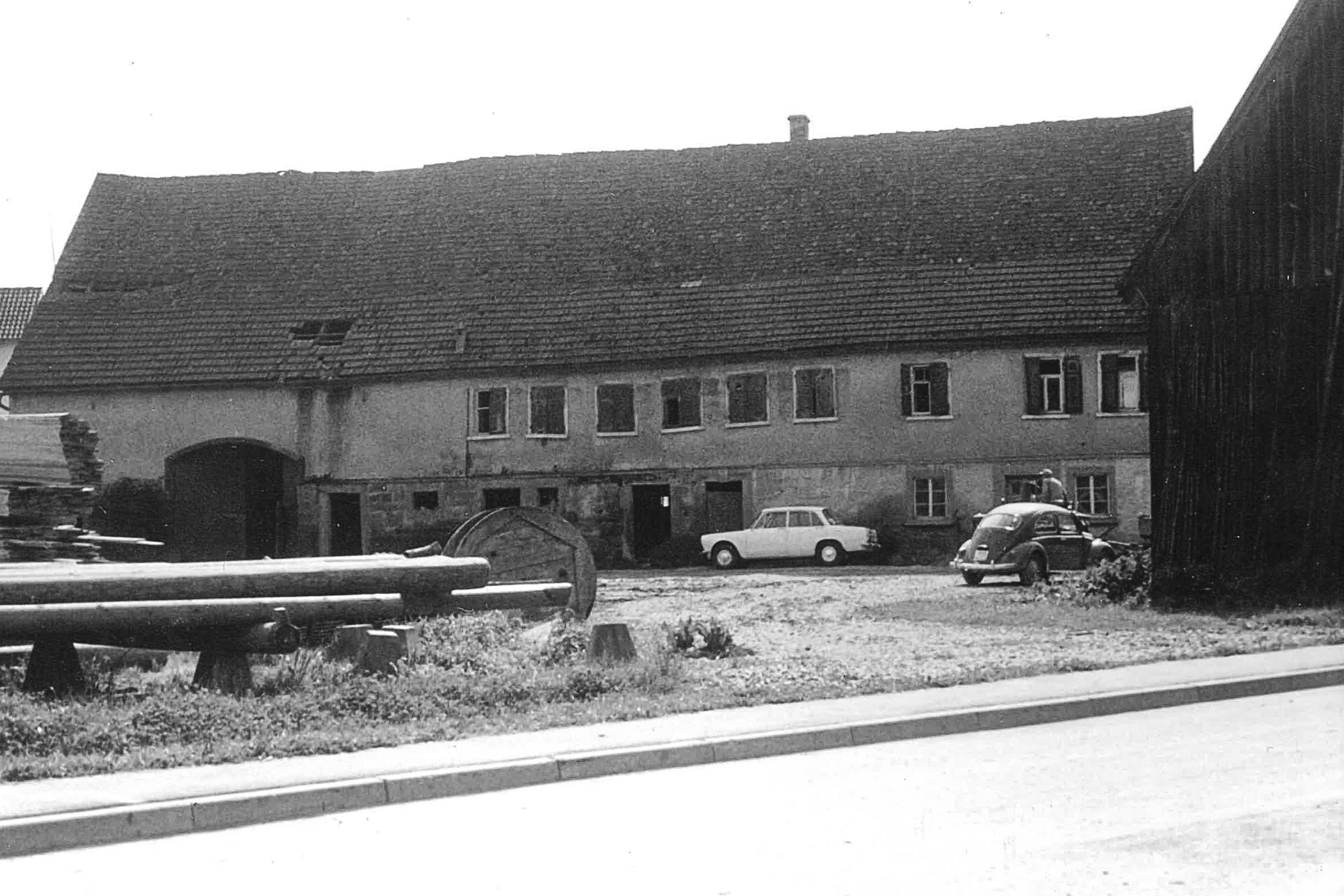 Schwarzweiß-Foto der alten Mühle